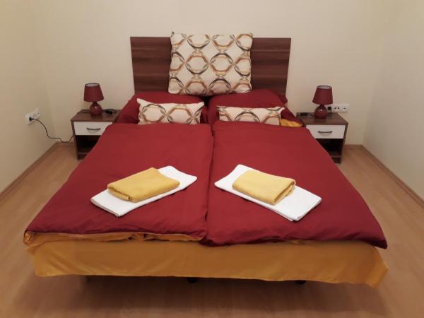 Piac utcai Apartman : photo 2 de la chambre chambre triple confort