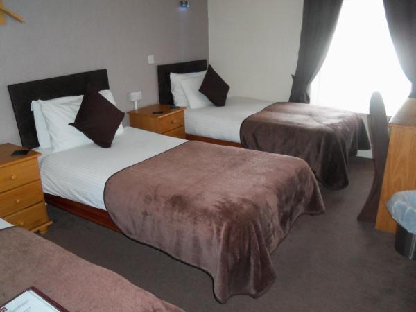 Novello Blackpool : photo 6 de la chambre chambre triple avec salle de bains privative