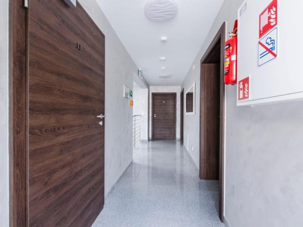 Bema Rooms : photo 3 de la chambre chambre triple avec balcon