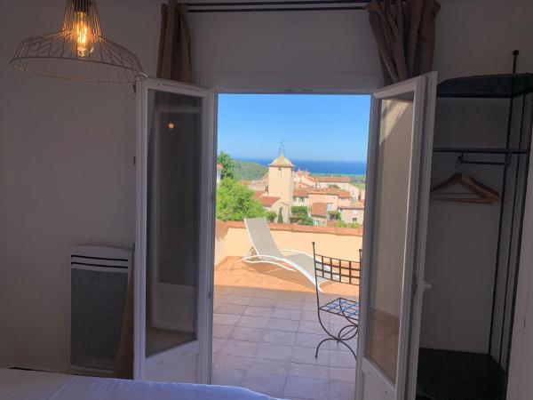 L'Écurie Du Castellas : photo 3 de la chambre chambre double deluxe avec balcon et climatisation - vue sur mer