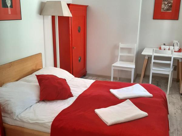 Oki Doki OLD TOWN : photo 3 de la chambre chambre familiale avec salle de bains privative