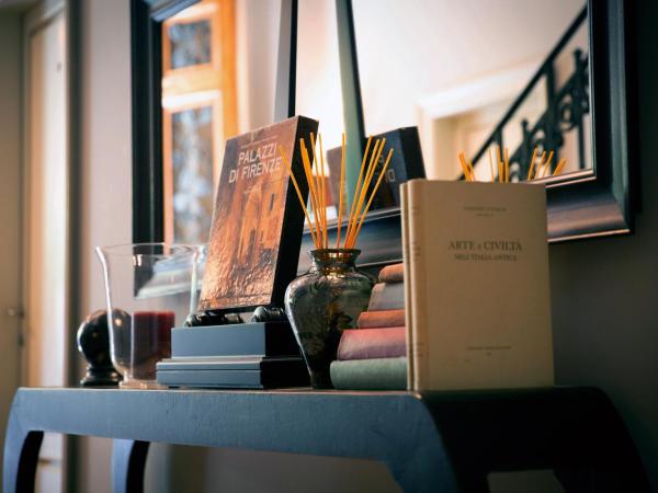 Villino Fiorentino : photo 10 de la chambre chambre double - vue sur jardin - annexe