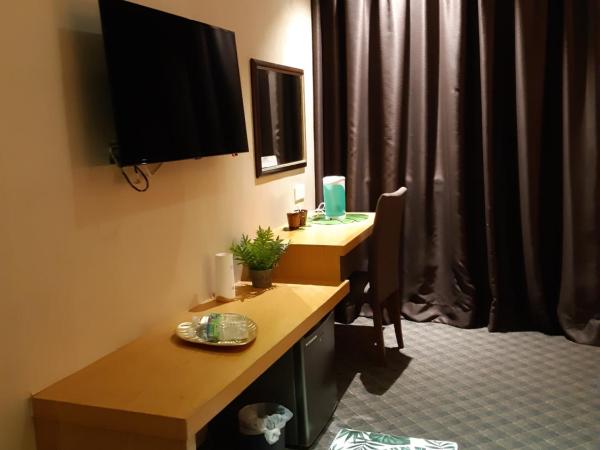 Grandeur Hotel And Spa : photo 2 de la chambre chambre lit king-size deluxe