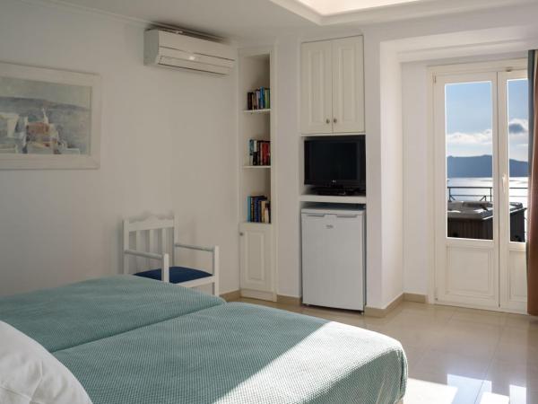 Villa Renos Hotel : photo 3 de la chambre chambre double ou lits jumeaux de luxe avec jacuzzi extérieur