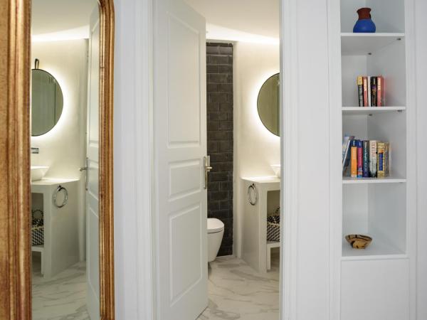 Villa Renos Hotel : photo 7 de la chambre chambre triple - vue sur caldeira