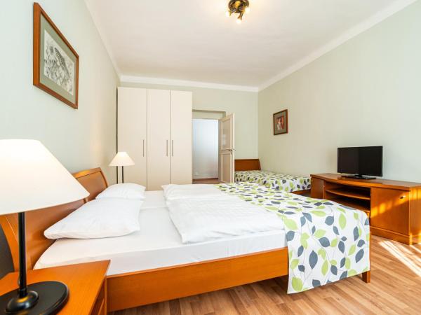 Hotel Orion : photo 6 de la chambre appartement chambre triple