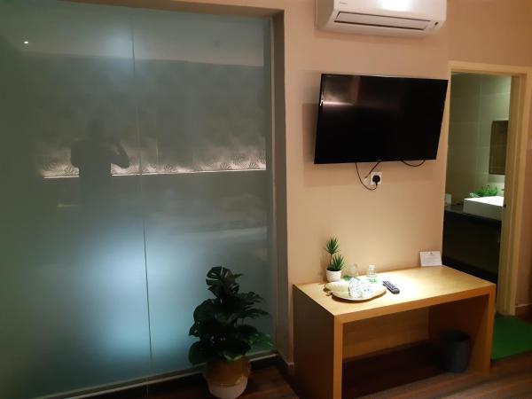 Grandeur Hotel And Spa : photo 10 de la chambre chambre lit king-size avec baignoire spa