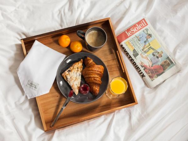 Hôtel des Coutellier : photo 4 de la chambre chambre double supérieure avec deux lits doubles