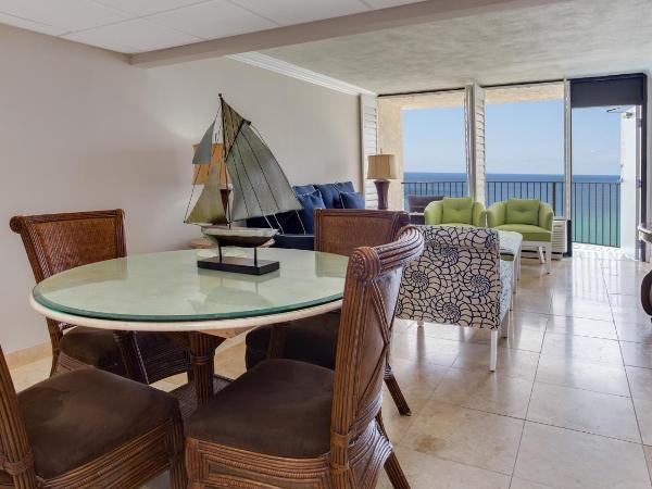 Holiday Inn Resort Panama City Beach - Beachfront, an IHG Hotel : photo 1 de la chambre suite lit king-size deluxe avec 2 chambres, salon, salle à manger et 2 balcons