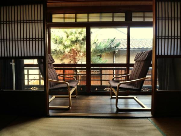 Hostel Ayame : photo 10 de la chambre chambre de style japonais avec salle de bains privative - vue sur jardin - deuxième Étage