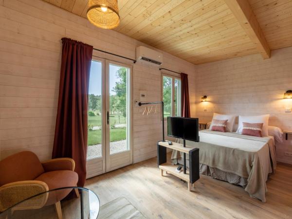 Mas des Cerisiers SPA-SAUNA inclus pour tous les logements : photo 3 de la chambre chalet 1 chambre