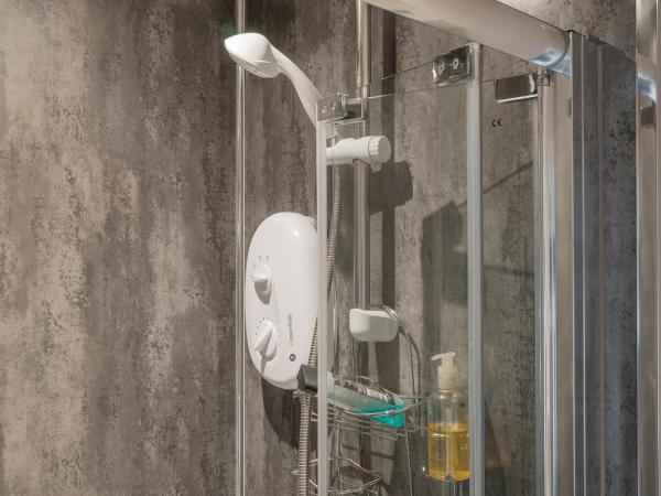 Aynetree Guest House : photo 6 de la chambre chambre double king-size /lits jumeaux avec salle de bains