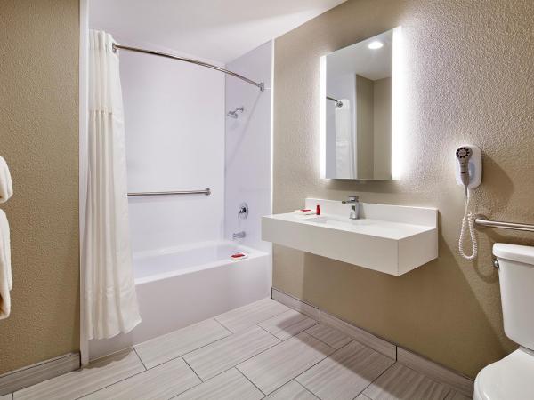 SureStay Hotel by Best Western San Diego Pacific Beach : photo 5 de la chambre chambre lit queen-size