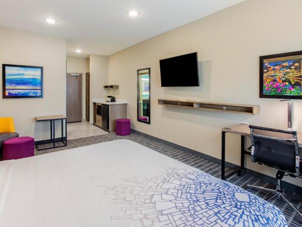 La Quinta by Wyndham San Antonio Alamo City : photo 3 de la chambre chambre lit king-size avec douche accessible en fauteuil roulant - adaptée aux personnes malentendantes/à mobilité réduite - non-fumeurs