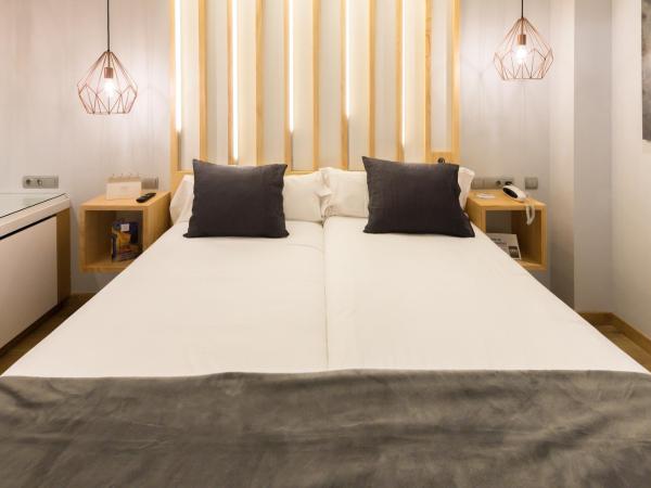 Hotel Fruela : photo 9 de la chambre deux chambres adjacentes