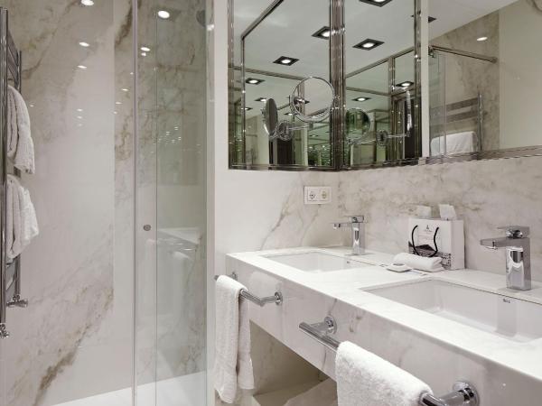 Hotel de Londres y de Inglaterra : photo 6 de la chambre chambre double ou lits jumeaux classique – vue sur ville