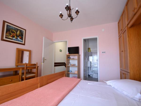 Apartman Ivana : photo 2 de la chambre chambre double avec salle de bains privative