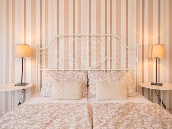 Apartments & Rooms Darrer : photo 1 de la chambre chambre double avec balcon