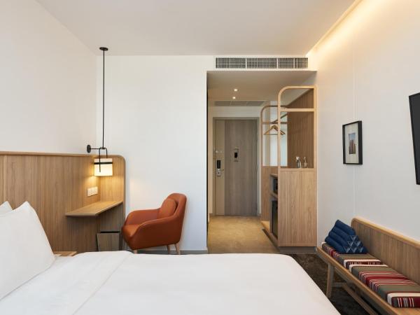 ASAI Bangkok Chinatown : photo 3 de la chambre hébergement lit queen-size confortable - vue sur cour