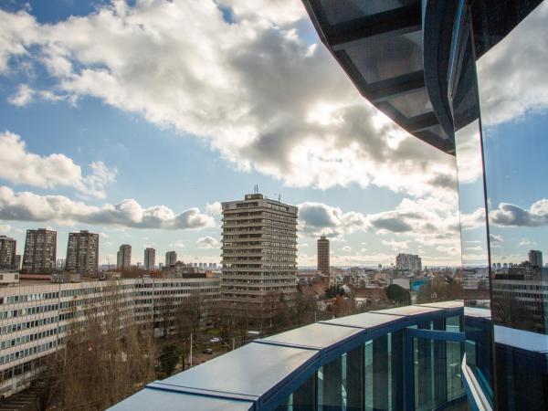 Hotel Blue : photo 5 de la chambre chambre double ou lits jumeaux - vue sur ville