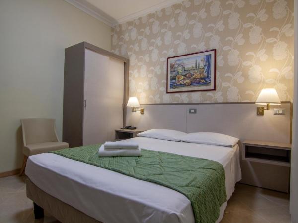 Hotel Dei Fiori : photo 8 de la chambre grande chambre simple 