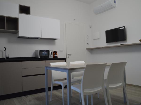 Camere Scandellara 24 : photo 5 de la chambre appartement avec balcon