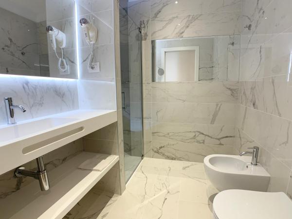 Hotel Beau Rivage Pineta : photo 4 de la chambre chambre double ou lits jumeaux rénovée