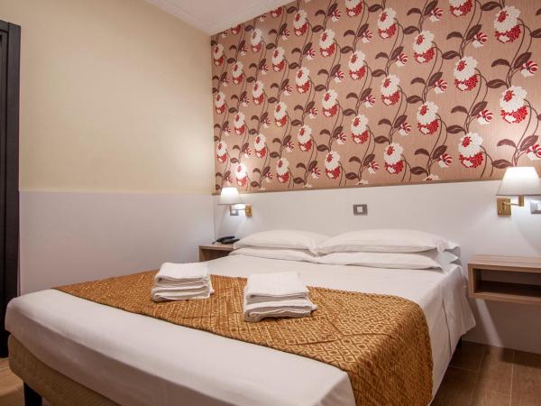 Hotel Dei Fiori : photo 4 de la chambre chambre double standard
