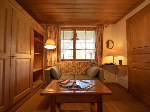 Hotel Alpenrose mit Gourmet-Restaurant Azalée : photo 4 de la chambre chambre double - vue sur rue