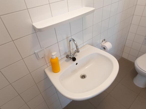 Pink Flamingo Boutique Hostel : photo 9 de la chambre chambre familiale avec salle de bains privative