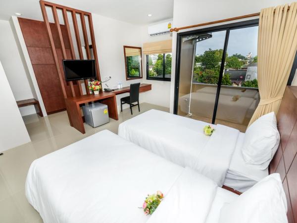 The Topaz Residence Phuket Town : photo 4 de la chambre chambre lits jumeaux deluxe