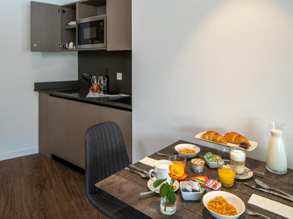 Hotel Lago Maggiore - Welcome! : photo 5 de la chambre suite junior avec vue sur lac - accessible aux personnes à mobilité réduite