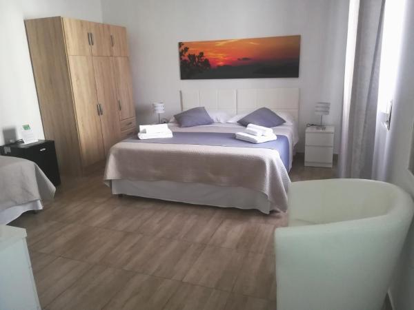 Passi Alterni Apartments : photo 8 de la chambre chambre double avec salle de bains privative séparée