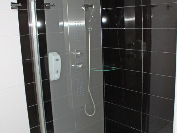 Vivacity Porto - Rooms & Apartments : photo 8 de la chambre chambre double avec lit d'appoint