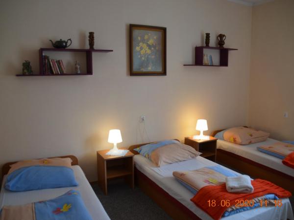 Green Hostel : photo 3 de la chambre chambre quadruple avec salle de bains