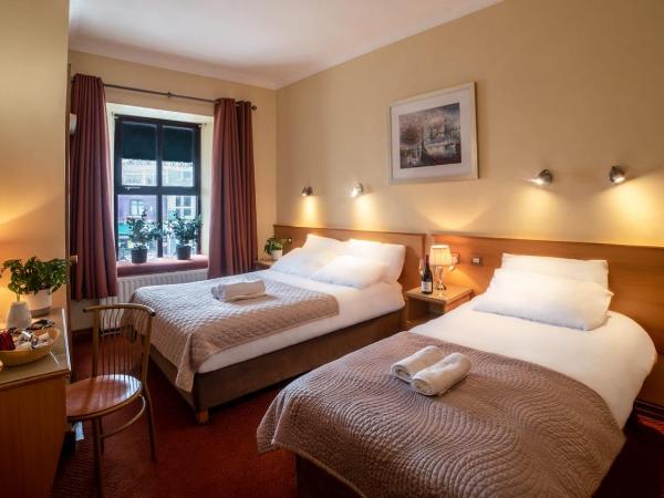 Holiday Hotel : photo 9 de la chambre chambre triple