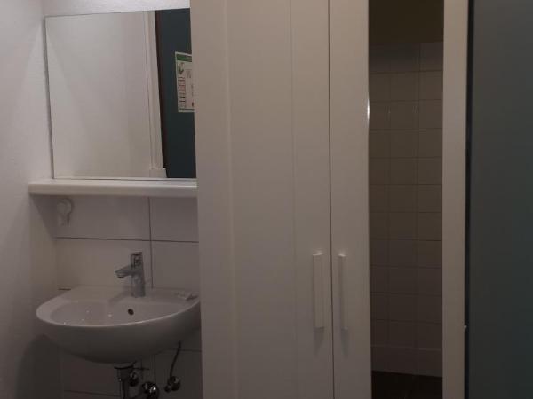 Jugendherberge Innsbruck - Youth Hostel : photo 2 de la chambre chambre simple avec salle de bains privative