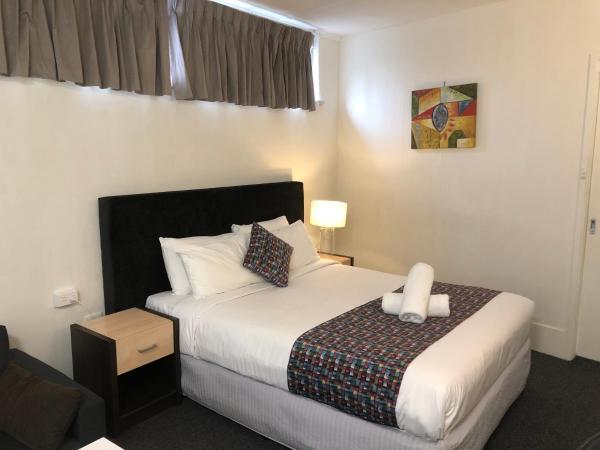 Parkside Inn Motel : photo 1 de la chambre chambre standard lit queen-size