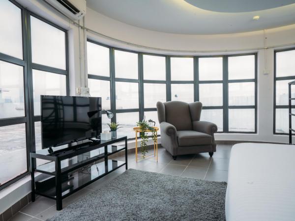 B Lot Hotel : photo 3 de la chambre chambre double avec balcon