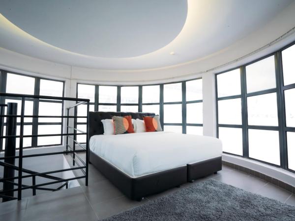 B Lot Hotel : photo 8 de la chambre chambre double avec balcon