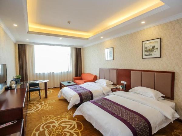 New Knight Royal Hotel Airport and International Resort : photo 1 de la chambre chambre deluxe avec 2 lits doubles