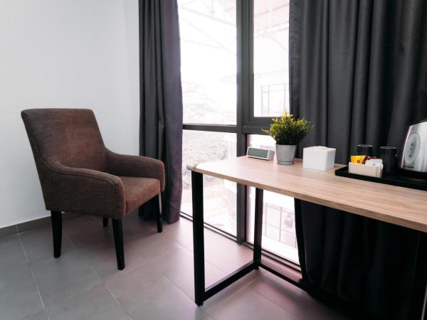 B Lot Hotel : photo 3 de la chambre grande chambre double