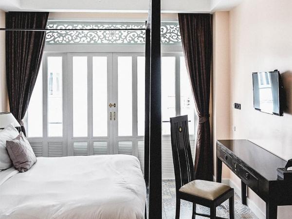 Noursabah Pattaya : photo 9 de la chambre chambre double de luxe avec balcon - vue sur piscine