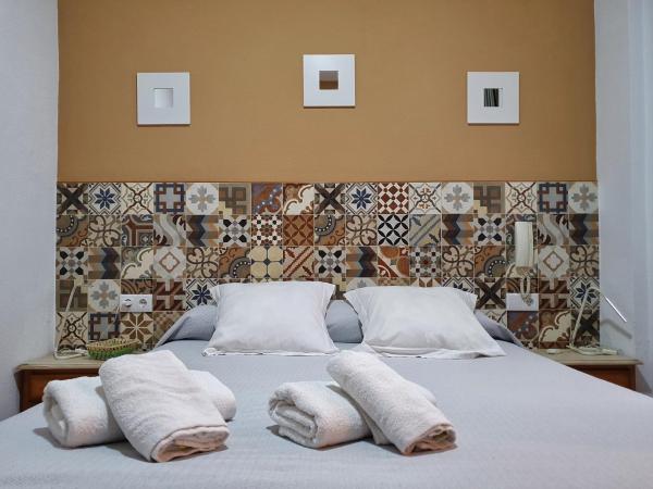 Hostal Canalejas : photo 1 de la chambre chambre double - rez-de-chaussée