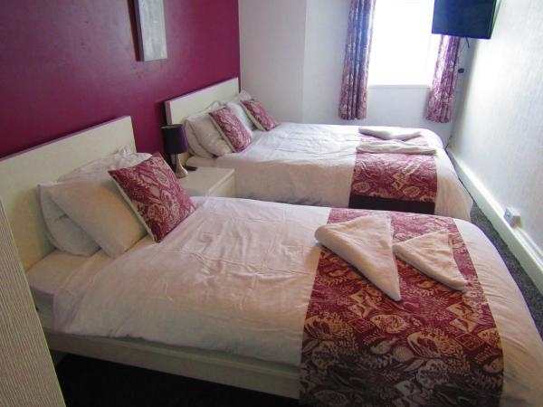Alderley Hotel Blackpool : photo 1 de la chambre chambre lits jumeaux avec salle de bains