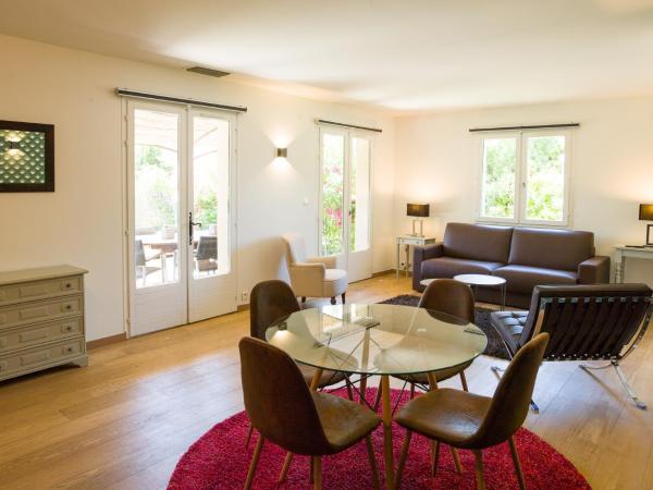 Hôtel l'Amandière : photo 3 de la chambre maison de vacances avec jardin privé