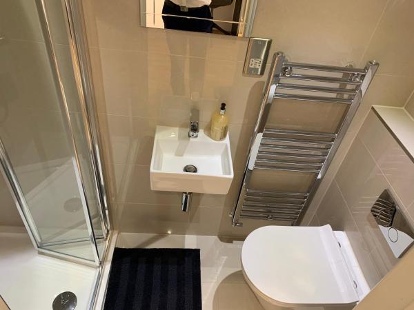 Greenwich Stay : photo 5 de la chambre chambre double avec salle de bains privative