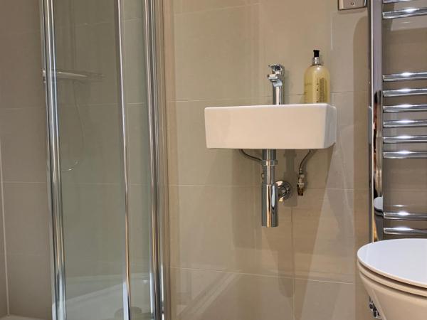 Greenwich Stay : photo 6 de la chambre chambre double avec salle de bains privative