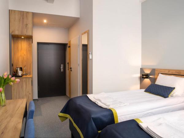 Hotel Mokotów : photo 4 de la chambre chambre lits jumeaux spacieuse