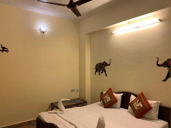 Vinayak Guest House : photo 7 de la chambre chambre standard avec ventilateur